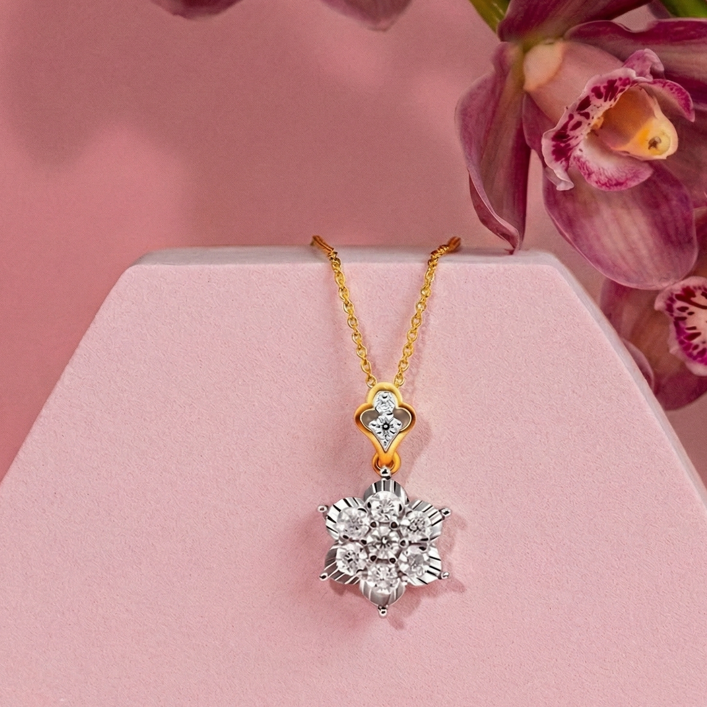 SPARKLING FLORAL DIAMOND PENDANT - 18K JEWELLERY SPARKLING FLORAL DIAMOND PENDANT - 18K JEWELLERY